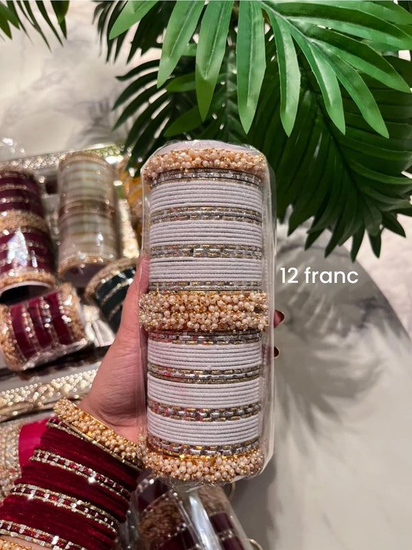 Luxury Velvet Gajra Bangle Set – Elegant & Premium