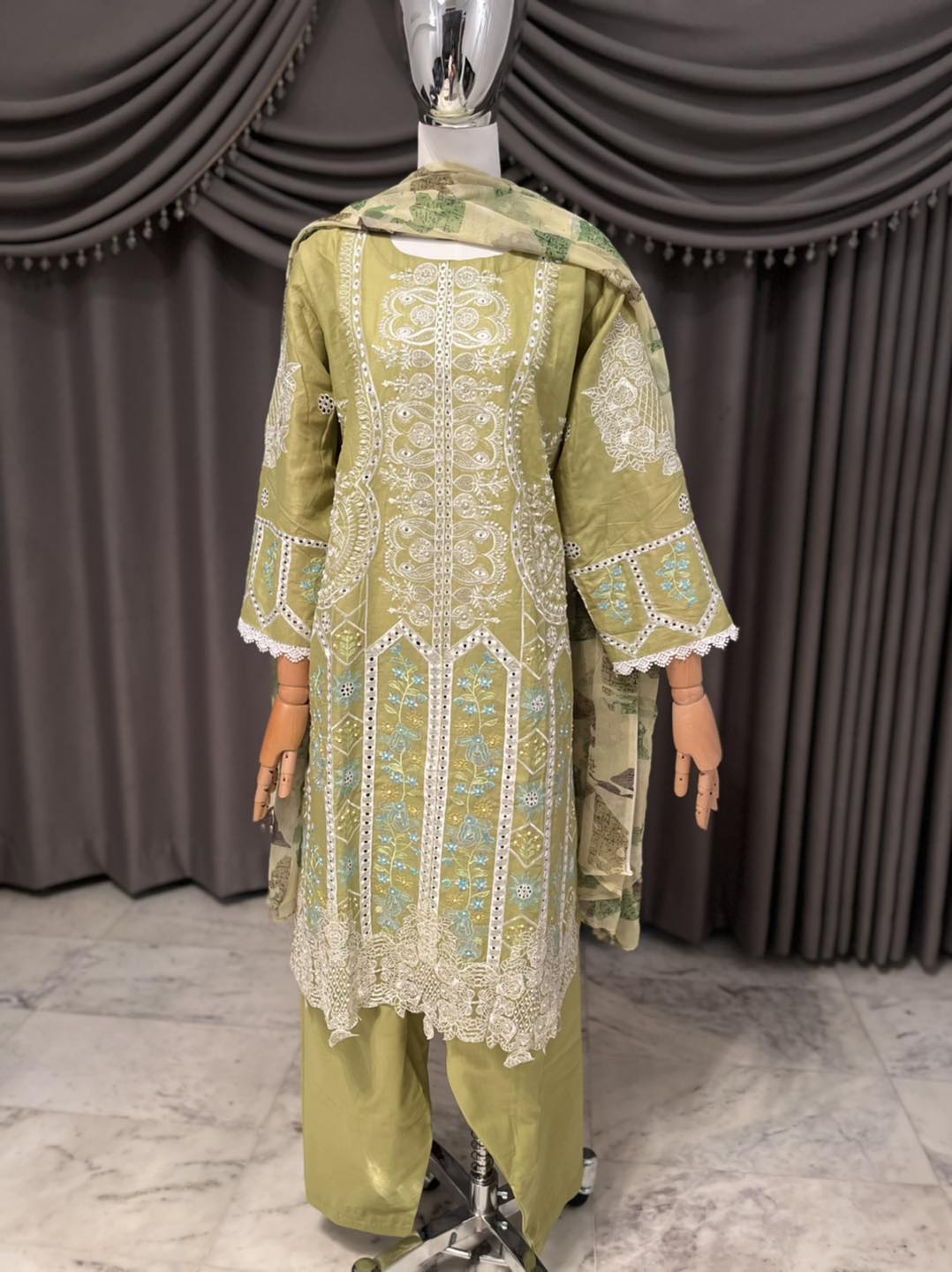 Leaf green 3-piece set with divider pant and pure material dupatta
